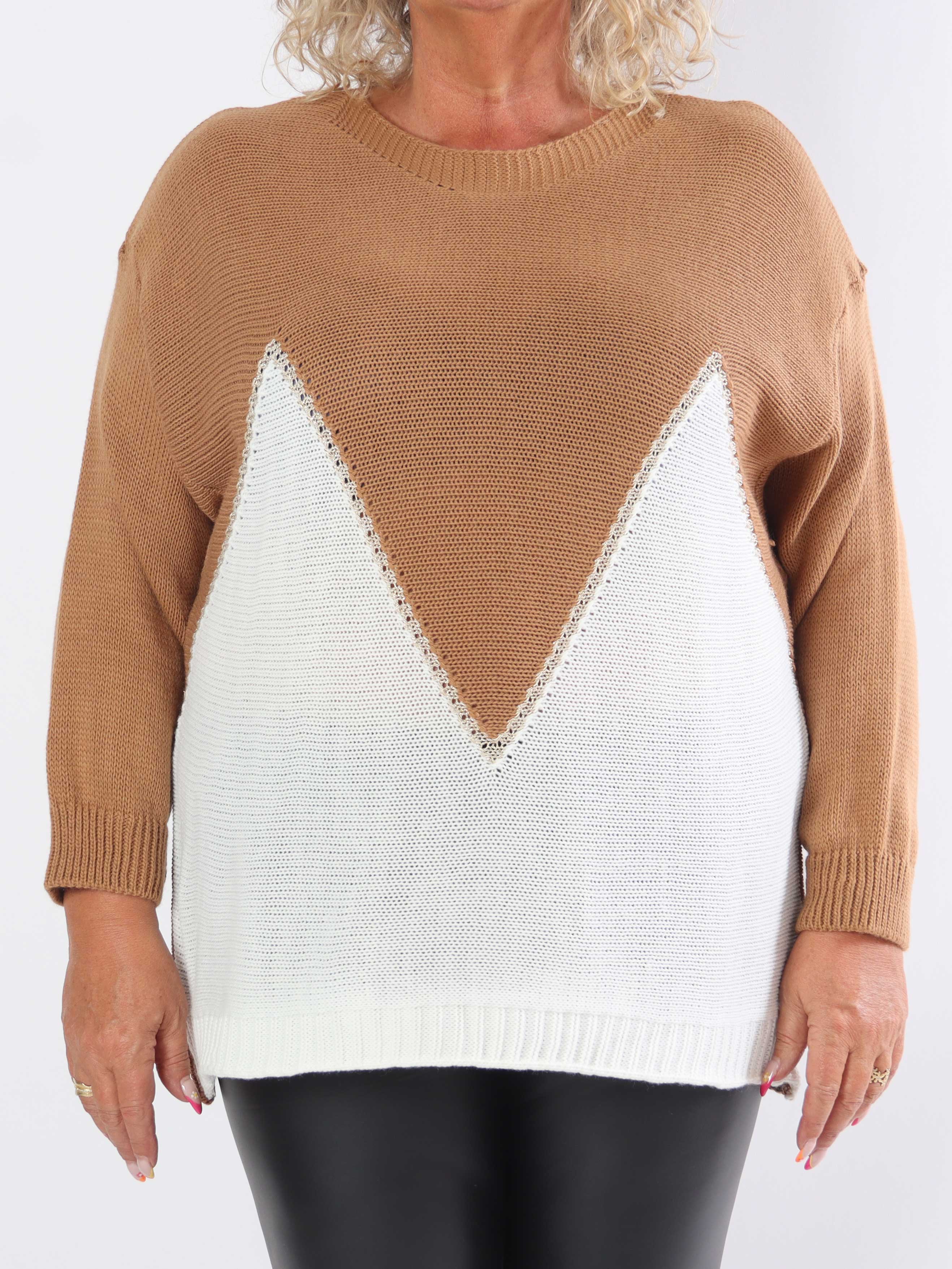 Amara Short - Tofarvet plus size strikbluse med gulddetaljer